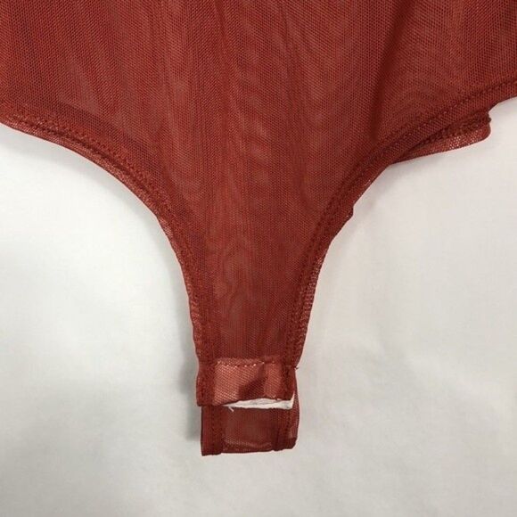 ASOS Mimicks Sleeveless Floral Lace Embroidered Sleeveless Bodysuit NWT Medium - Picture 2 of 7